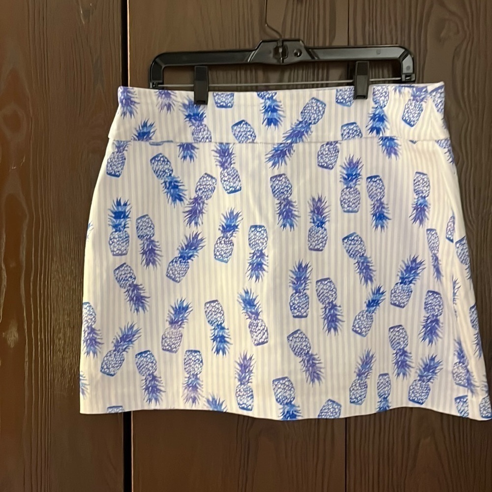 D.F.A. Mini pineapple skirt with matching shorts underneath. Size 16. NWOT
